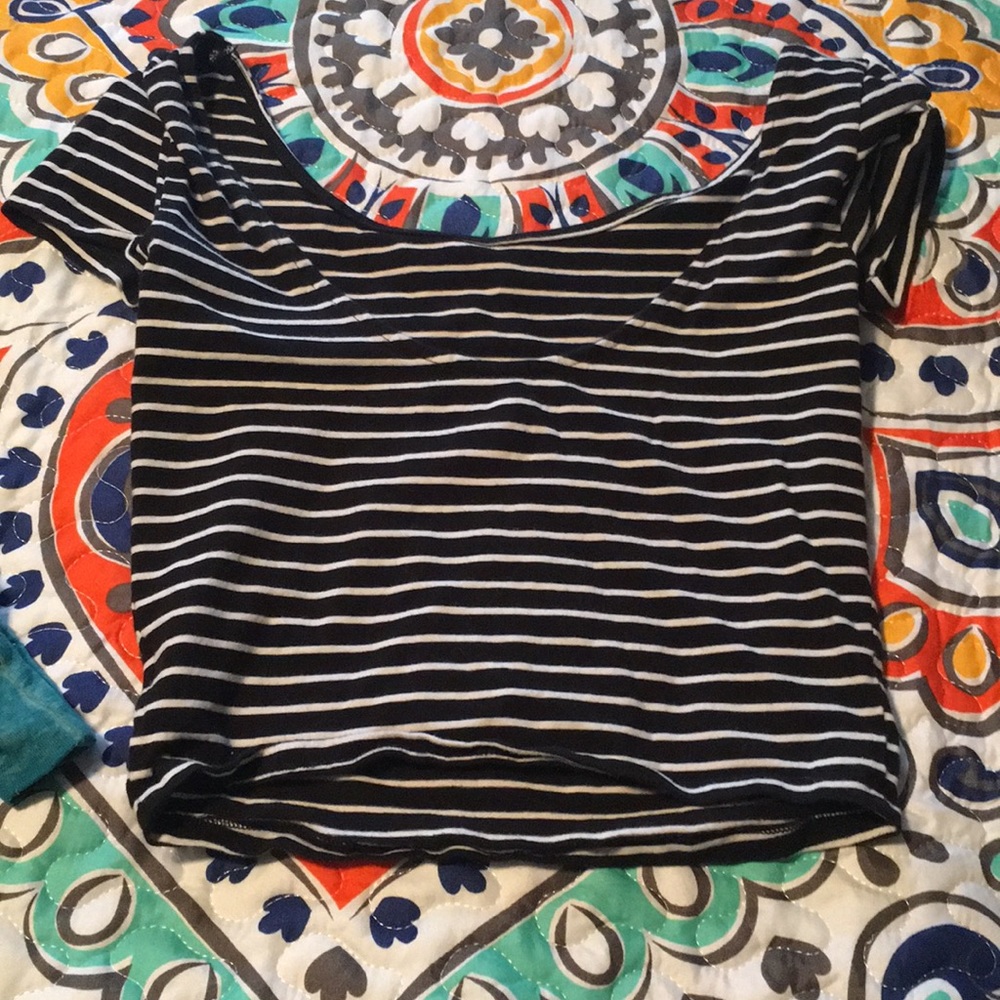 crop top - Picture 2 of 3